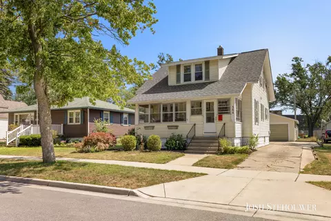 364 W 21st St, Holland, MI 49423