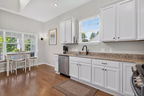 Kitchen - 803 E Barrington Cir, Jackson, MI 49203 photo 3 of 4