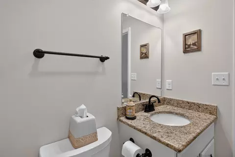 Bath - 803 E Barrington Cir, Jackson, MI 49203 photo 2 of 4