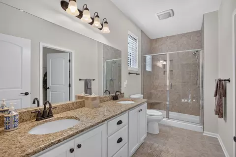 Bath - 803 E Barrington Cir, Jackson, MI 49203 photo 3 of 4