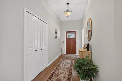 Entry Way - 803 E Barrington Cir, Jackson, MI 49203 photo 1 of 7