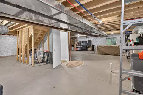 Entry Way - 803 E Barrington Cir, Jackson, MI 49203 photo 6 of 7