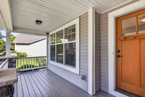 Exterior - 803 E Barrington Cir, Jackson, MI 49203 photo 2 of 10
