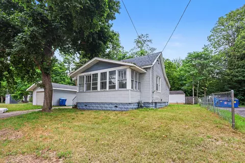 1768 Henry St, Muskegon, MI 49441
