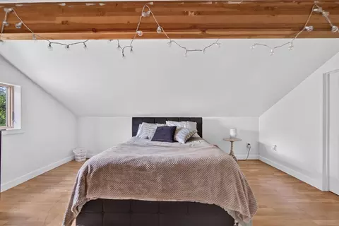 Bedroom - 15510 Davis Dr, Addison, MI 49220 photo 6 of 7