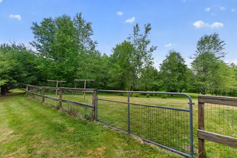 Exterior - 15510 Davis Dr, Addison, MI 49220 photo 13 of 14