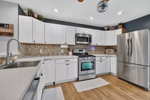 Kitchen - 15510 Davis Dr, Addison, MI 49220 photo 4 of 7