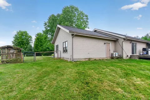 Exterior - 15510 Davis Dr, Addison, MI 49220 photo 7 of 14