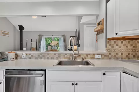 Kitchen - 15510 Davis Dr, Addison, MI 49220 photo 6 of 7