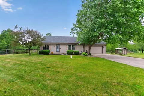 Exterior - 15510 Davis Dr, Addison, MI 49220 photo 3 of 14
