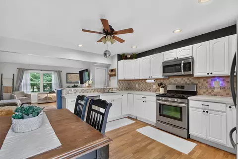 Kitchen - 15510 Davis Dr, Addison, MI 49220 photo 3 of 7