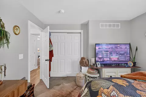 Bedroom - 15510 Davis Dr, Addison, MI 49220 photo 4 of 7
