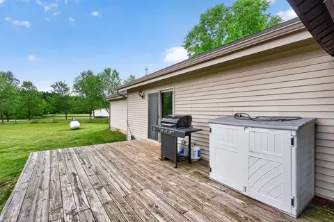 Exterior - 15510 Davis Dr, Addison, MI 49220 photo 8 of 14