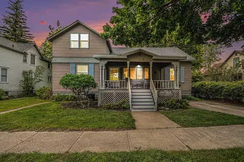 706 W Loomis St, Ludington, MI 49431