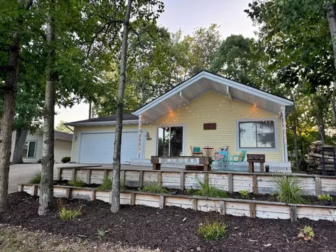 7887 Sixth St, Canadian Lakes, MI 49346