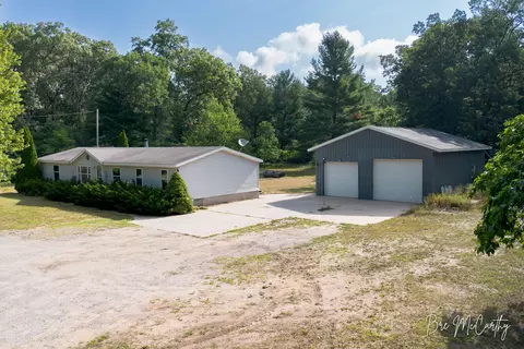 1634 S Chatterson Rd, Muskegon, MI 49442
