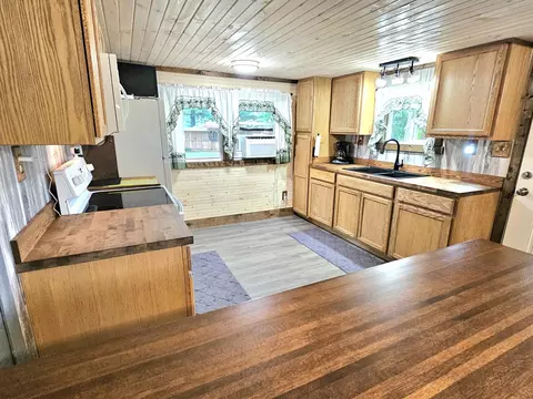 Kitchen - 67003 Oxbow Dr, Constantine, MI 49042 photo 1 of 4