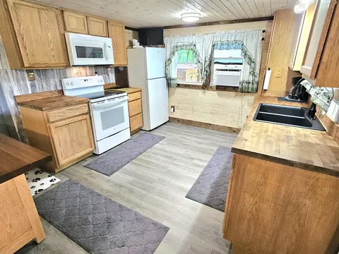 Kitchen - 67003 Oxbow Dr, Constantine, MI 49042 photo 2 of 4
