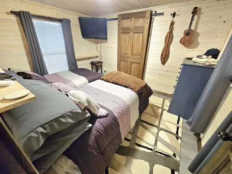 Bedroom - 67003 Oxbow Dr, Constantine, MI 49042 photo 2 of 2