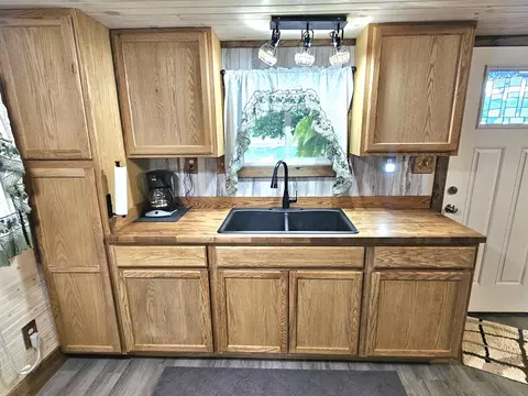 Kitchen - 67003 Oxbow Dr, Constantine, MI 49042 photo 4 of 4