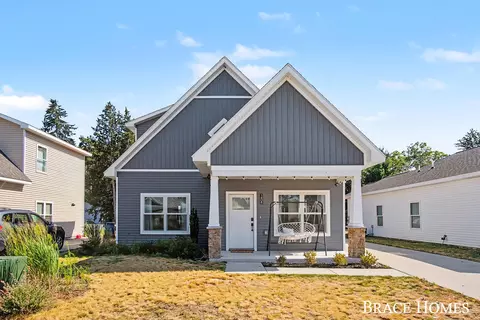 1808 Robinson St, Grand Haven, MI 49417