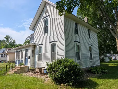 440 Mill St, Constantine, MI 49042 photo 2