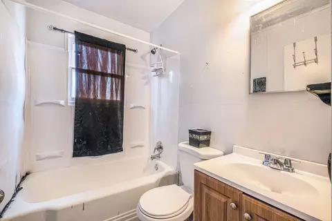 Bath - 933 E Foss Ave, Flint, MI 48505 photo 2 of 2
