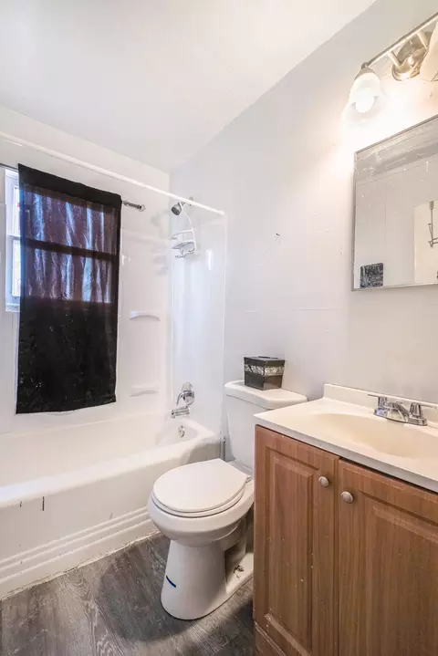 Bath - 933 E Foss Ave, Flint, MI 48505 photo 1 of 2