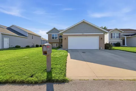 9752 Crystal Cir, Zeeland, MI 49464
