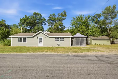 5286 Hall Rd, Muskegon, MI 49442