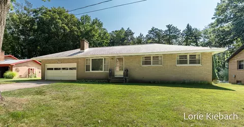 18452 168th Ave, Spring Lake, MI 49456