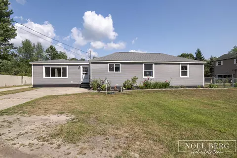 1104 S Drent Rd, Muskegon, MI 49442