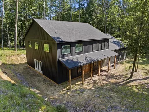 9810 Birdie Dr, Stanwood, MI 49346