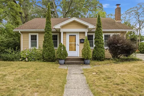 909 Moulton Ave, Muskegon, MI 49445
