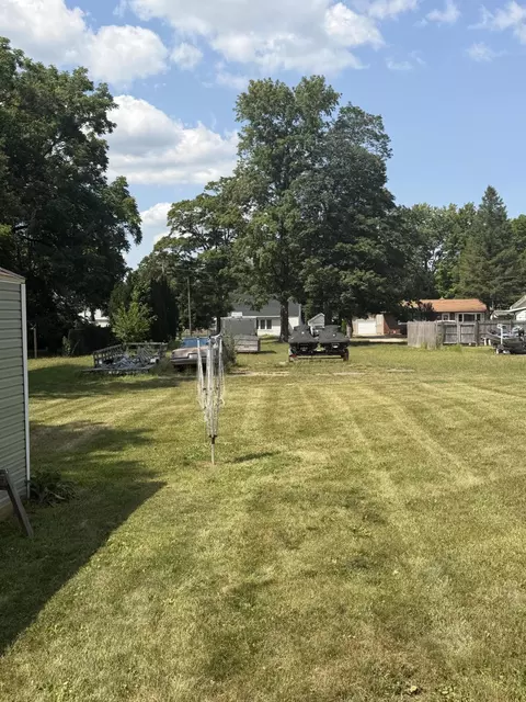 Exterior - 412 4th Ave, Three Rivers, MI 49093 photo 5 of 5