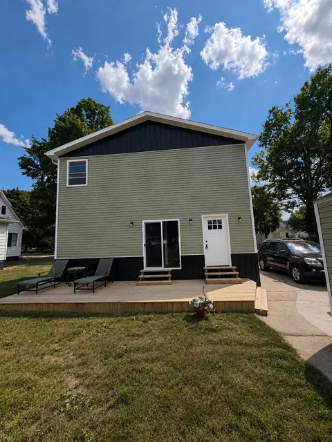 Exterior - 412 4th Ave, Three Rivers, MI 49093 photo 2 of 5