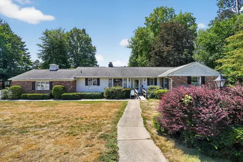 372 S Hills Dr, Battle Creek, MI 49015