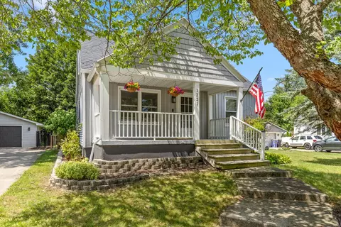 1221 Whitmore Ave NW, Grand Rapids, MI 49504