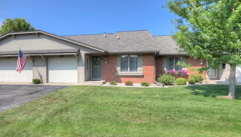 265 Interlaken Ct, Zeeland, MI 49464