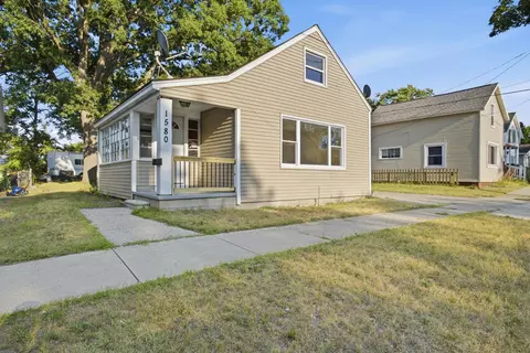 1580 Beidler St, Muskegon, MI 49441