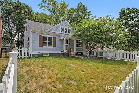 1044 Breton Rd SE, Grand Rapids, MI 49506