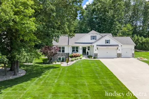 6262 Boulder Ridge Dr NE, Belmont, MI 49306