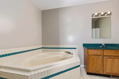 Bath - 5265 Belding Rd, Belding, MI 48809 photo 1 of 3