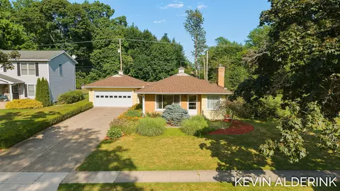 627 Hall Blvd, Mason, MI 48854