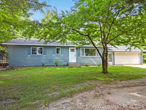 5852 E River Rd, Twin Lake, MI 49457
