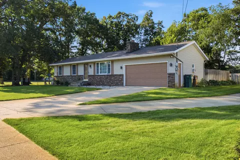 1658 Woodside Rd, Norton Shores, MI 49441