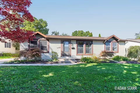 1525 Lenox Rd SE, Grand Rapids, MI 49506