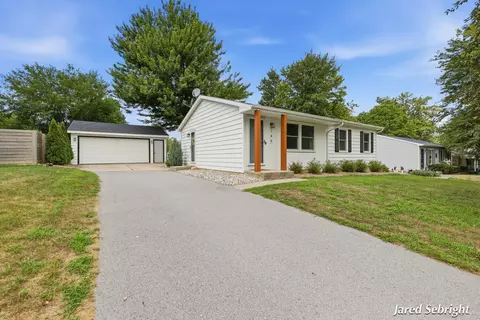 149 Loch Lomond Ave NE, Grand Rapids, MI 49546