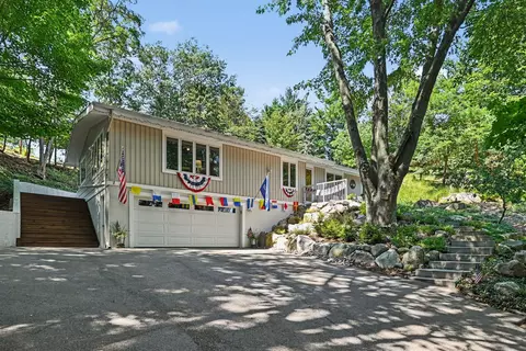 405 Slayton Ave, Grand Haven, MI 49417