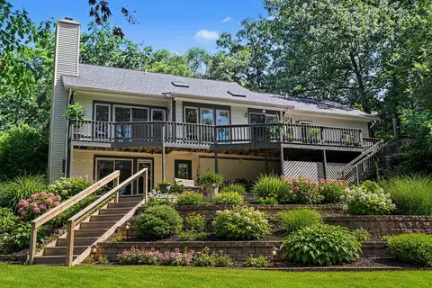 201 Scenic View Dr, Niles, MI 49120